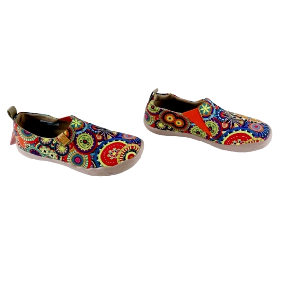 NWT *UIN Women's Blossom Painted Fashion Sneaker Canvas Slip-On Shoes (size 9) - Picture 5 of 8